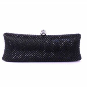 Clutch negro rígido de Victoria Delef con bandolera de cadena plata