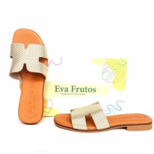 Sandalias planas pala Eva Frutos piel oro