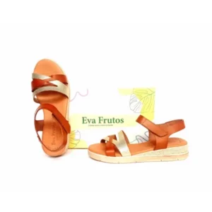 Sandalias de tiras con cuña baja Eva Frutos cuero y oro