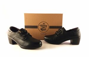 Zapatos de tacón medio abotinados HAPPY MONK negro