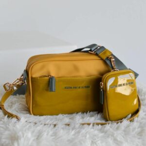 Bolso bandolera Agatha Ruiz de la Prada nylon y charol mostaza