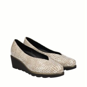 Zapatos de cuña D'Chicas en piel grabada color beig